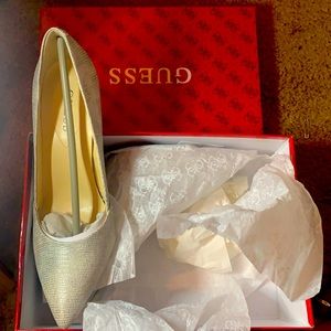 Never worn before Guess ivory bone snake high heel